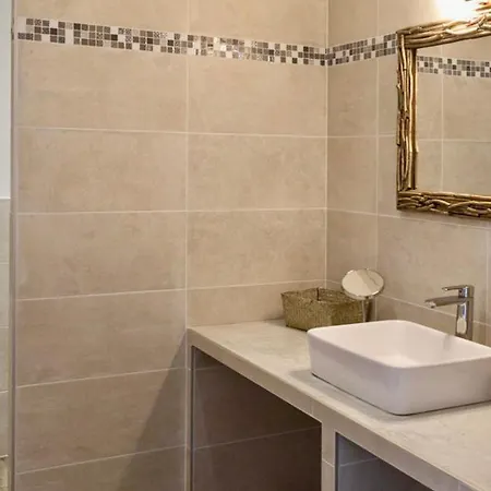Elegant Jules Private Pool And Garden Holiday home *