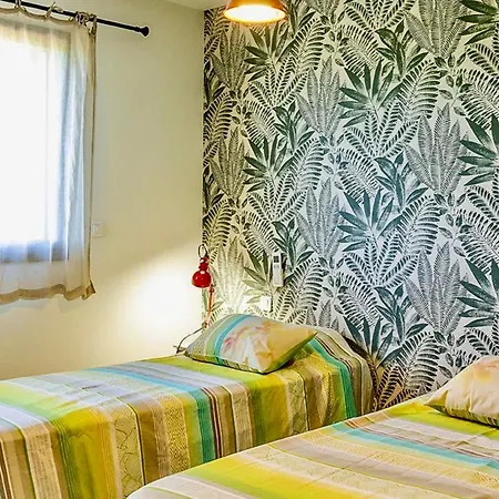 Elegant Jules Private Pool And Garden Holiday home *
